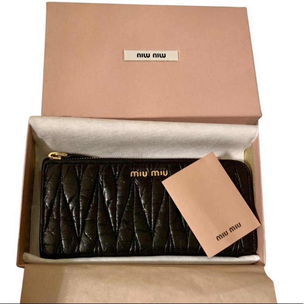‼️SALE ‼️🌟Miu Miu Nappa shine Leather wallet